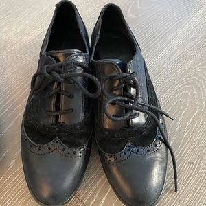 Born lace-up shoes